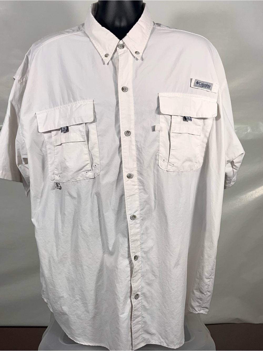 Columbia White Short Sleeve Button-Down Fishing Shirt